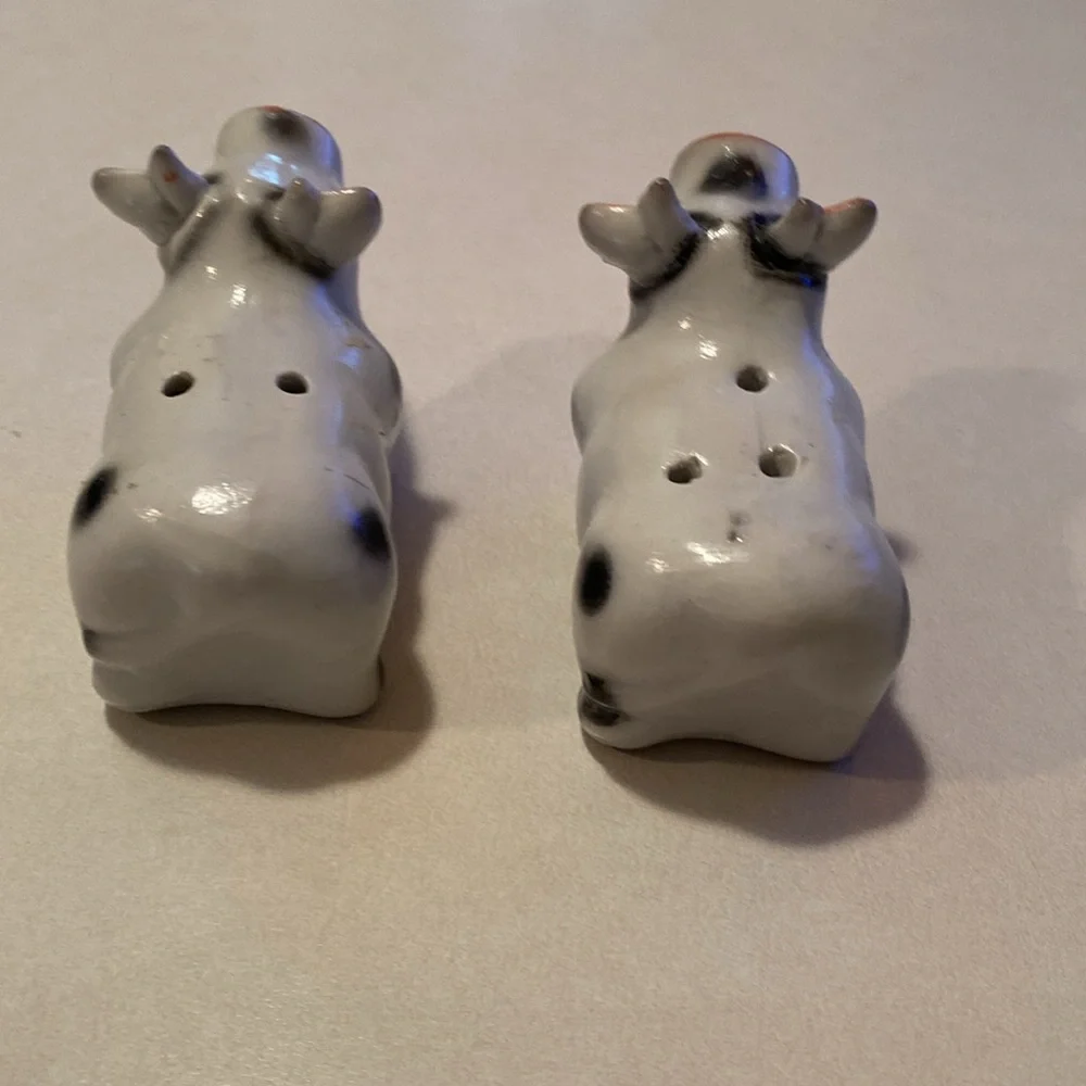 Vintage Cow Salt and Pepper Set - add to your collection!!